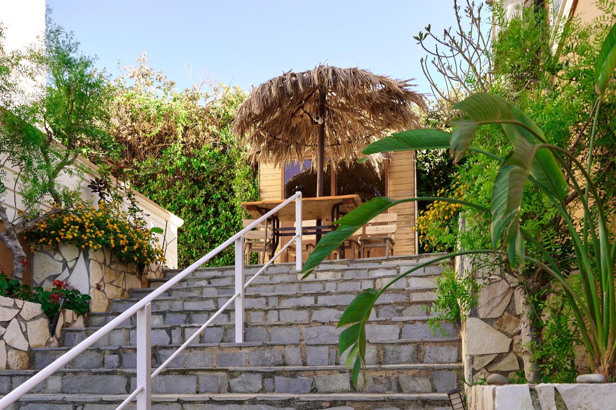 Villa Gereoudis Seaview Apartments-Pool & Bar Kolimvarion Exteriör bild